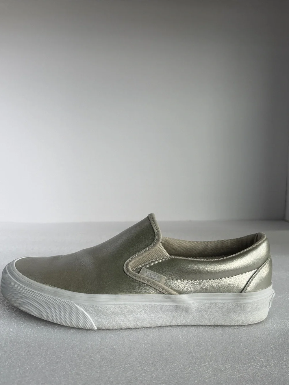 VANS Classic Slip-On Sneakers Metallic Gold Women’s 6.5 / Men’s 5